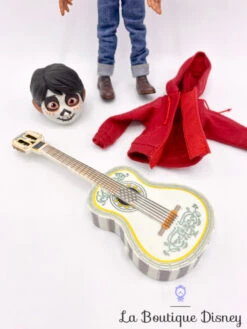 Figurine Chantante Miguel Coco Disney Store Poupée Articulée Guitare 20 Cm -Disney figurine chantante miguel coco disney store poupee articulee guitare musique 5