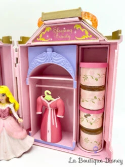 Figurine Fashion Polly Pocket Château Aurore La Belle Au Bois Dormant Disney Store Sleeping Beauty Castle Play Set Mini Princesse 15 Figurine Fashion Polly Pocket Château Aurore La Belle Au Bois Dormant Disney Store Sleeping Beauty Castle Play Set Mini Princesse -Disney jouet coffret fashion polly pocket aurore la belle au bois dormant disney store sleeping beauty castle play set maison rose 8 6