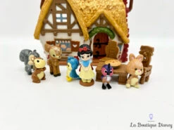 Disney -Disney jouet maison chaumiere blanche neige animators collection littles disney store 2017 mini figurine polly pocket 5