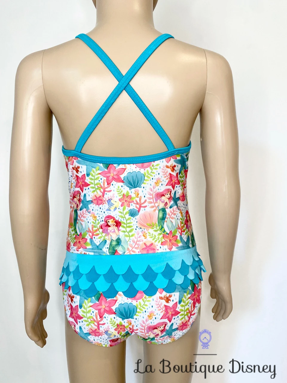 Maillot De Bain Une Pièce Ariel La Petite Sirène Disney Store Taille 4 Ans Bleu étoile De Mer Fleurs 3 Maillot De Bain Une Pièce Ariel La Petite Sirène Disney Store Taille 4 Ans Bleu étoile De Mer Fleurs – Image 2