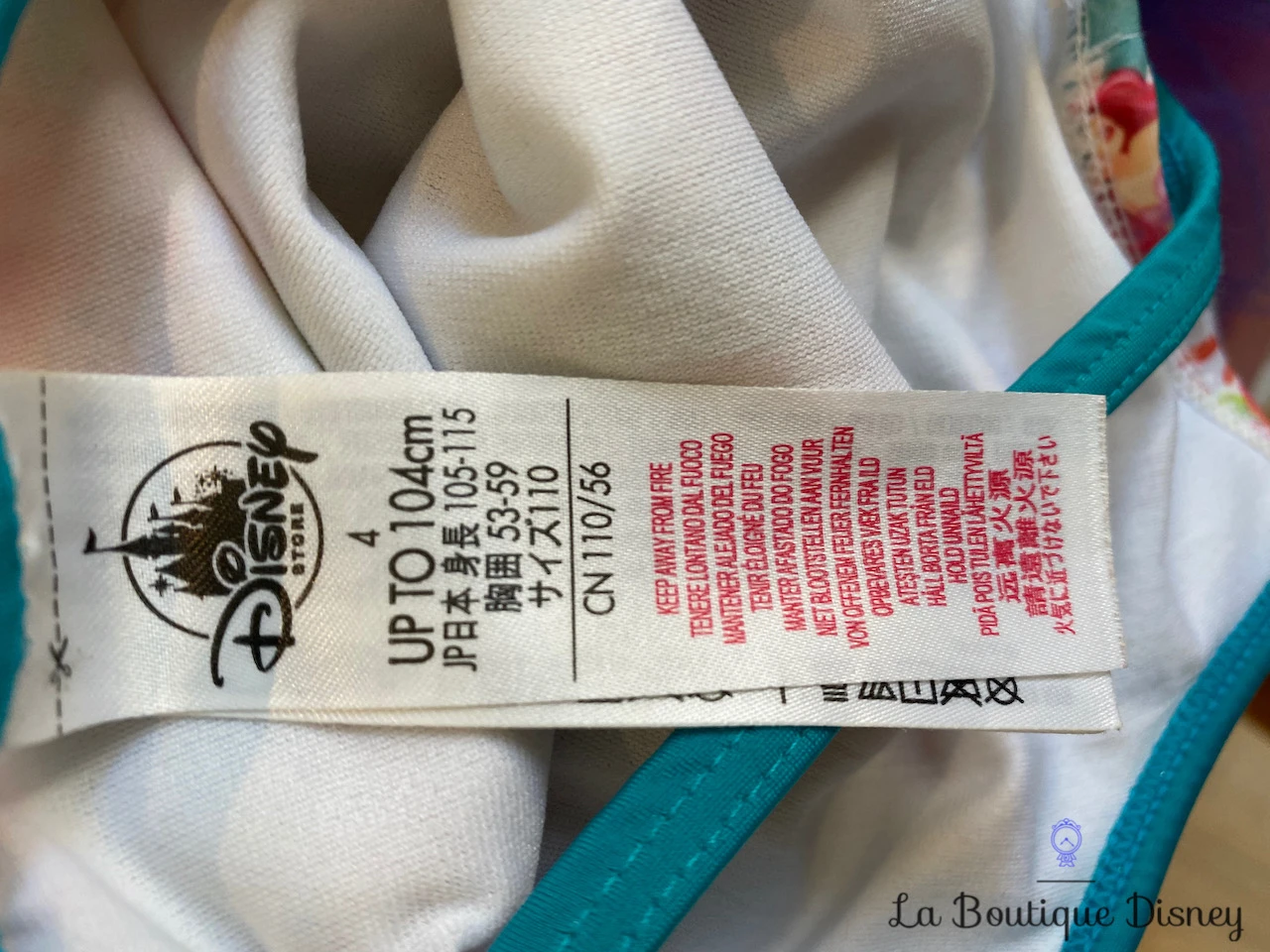 Maillot De Bain Une Pièce Ariel La Petite Sirène Disney Store Taille 4 Ans Bleu étoile De Mer Fleurs 4 Maillot De Bain Une Pièce Ariel La Petite Sirène Disney Store Taille 4 Ans Bleu étoile De Mer Fleurs – Image 3