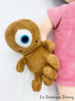 Peluche Bouh Monstres Et Cie Disney Store Boo Petite Fille Doudou Little Mikey écusson 36 Cm -Disney peluche boo petite fille monstres et compagnie disney store doudou marron couettes 4
