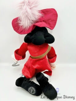 Peluche Capitaine Crochet Disney Store 2012 Peter Pan Poupée Chiffon écusson 53 Cm -Disney peluche capitaine crochet disney store peter pan rouge ecusson 2