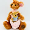 Peluche Maman Gourou Petit Gourou Disney Store Winnie L'ourson Kangourou écusson 24 Cm -Disney peluche maman petit gourou disney store winnie ourson kangourou ecusson 3