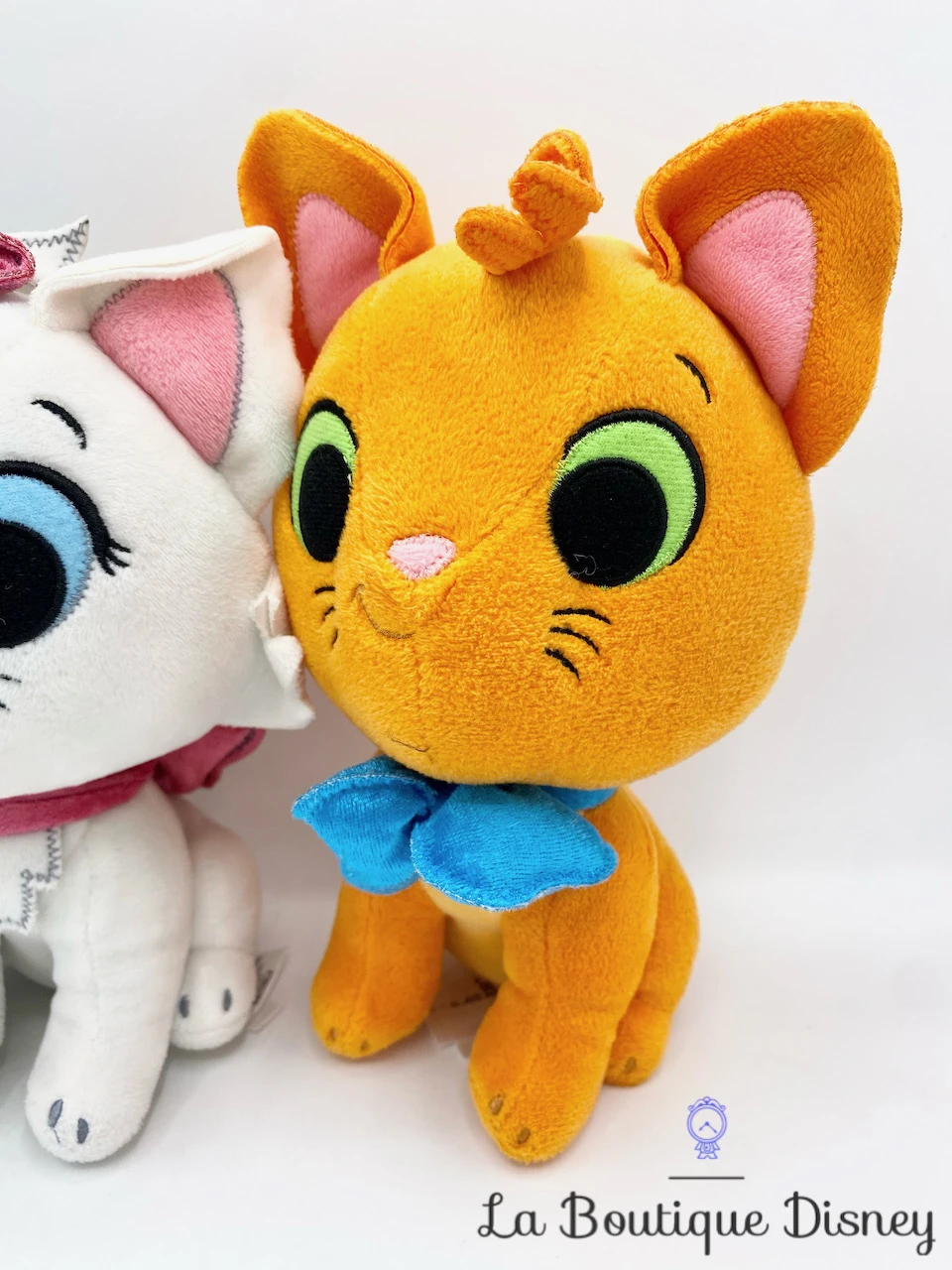Peluches Les Aristochats Marie Berlioz Toulouse Disney Store Chats 22 Cm 6 Peluches Les Aristochats Marie Berlioz Toulouse Disney Store Chats 22 Cm – Image 4