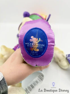 Peluche Mickey Mouse The Main Attraction 3 Sur 12 Mad Tea Party Disney Store 2022 Édition Limitée 56 Cm -Disney peluche mickey mouse main attraction 3 12 mad tea party alice disney store edition limitee 1