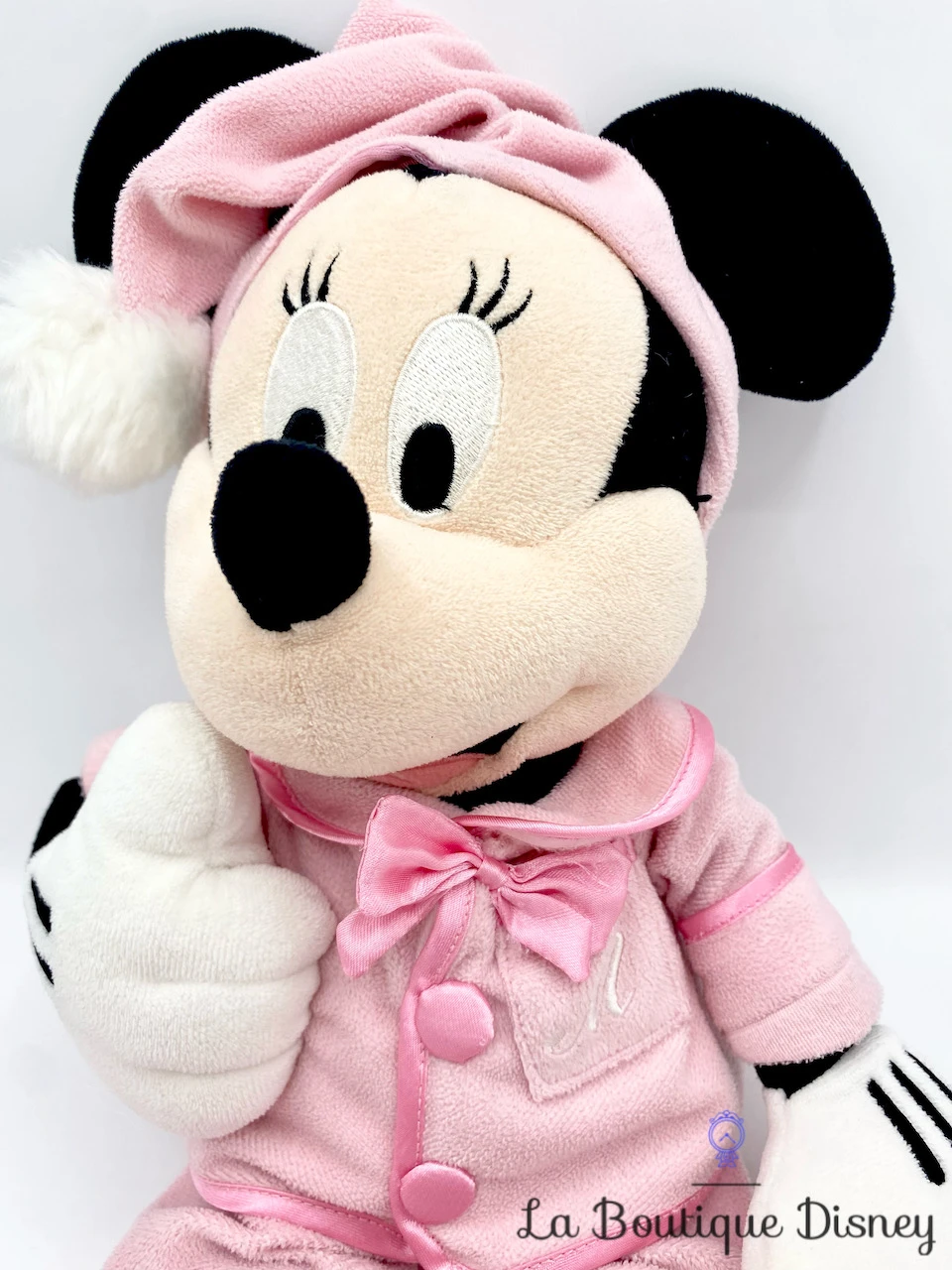 Peluche Minnie Mouse Pyjama Disney Store Exclusive Rose Bonnet Nuit 42 Cm 4 Peluche Minnie Mouse Pyjama Disney Store Exclusive Rose Bonnet Nuit 42 Cm – Image 2