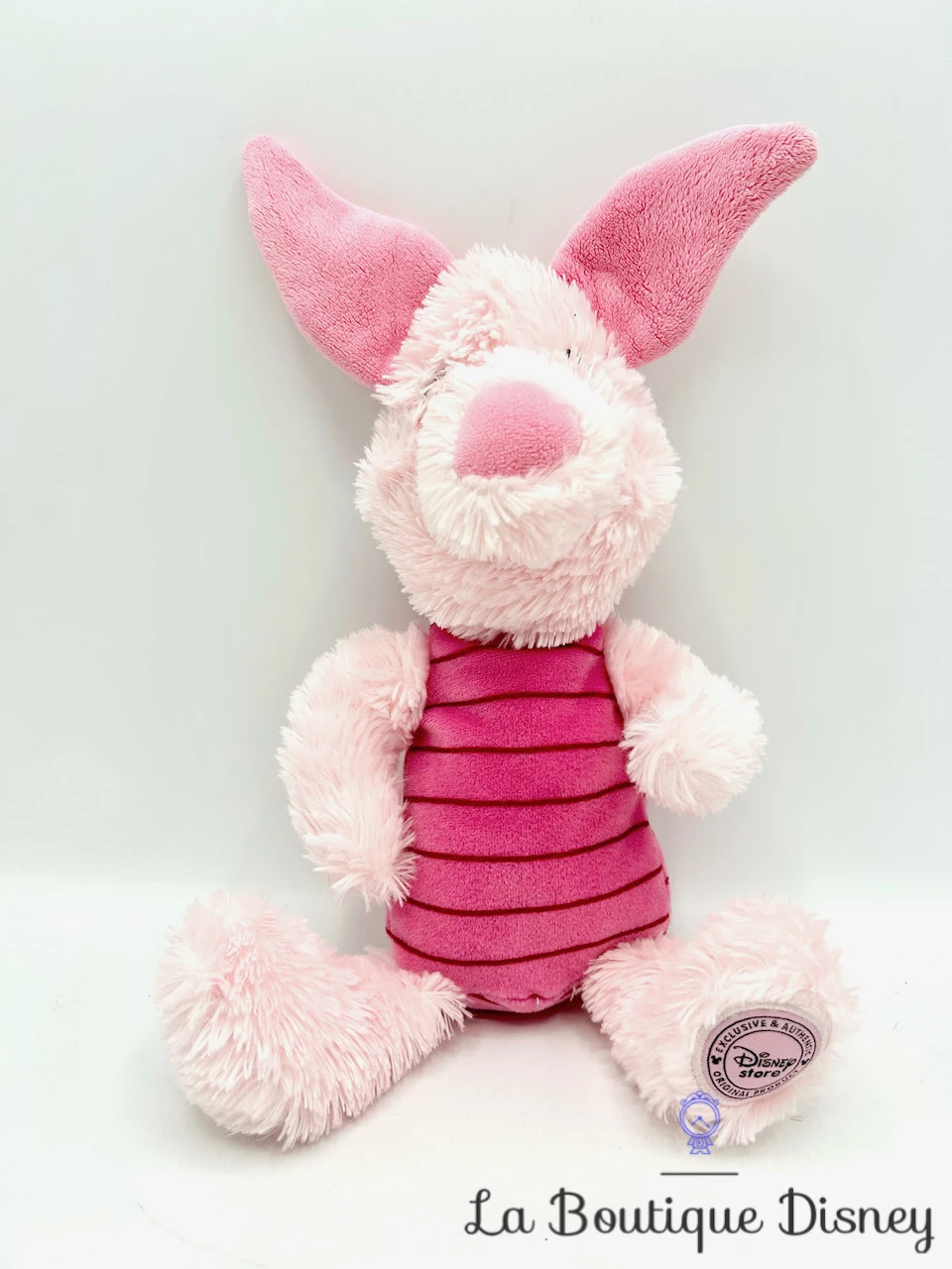 Peluche Porcinet Disney Store Cochon Rose Winnie L'ourson écusson 28 Cm 4 Peluche Porcinet Disney Store Cochon Rose Winnie L'ourson écusson 28 Cm – Image 2