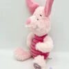 Peluche Porcinet Disney Store Cochon Rose Winnie L'ourson écusson 28 Cm