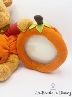 Peluche Winnie L'ourson Halloween Disney Store Cadre Photo Citrouille Orange 33 Cm -Disney peluche winnie ourson citrouille halloween cadre disney store orange 2