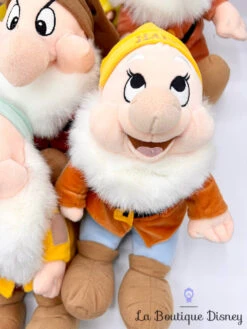 Peluche 7 Nains Blanche Neige Et Les Sept Nains Disney 34 Cm 15 Peluche 7 Nains Blanche Neige Et Les Sept Nains Disney 34 Cm -Disney peluches les sept nains blanche neige disney 7 nains belgium 6