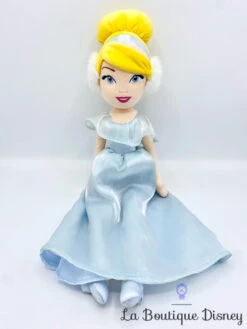 Poupée Chiffon Cendrillon Hiver Disney Store Peluche Princesse Cache Oreilles 53 Cm