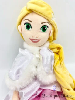 Poupée Chiffon Raiponce Hiver Disney Store Peluche Princesse Robe Rose Cape Blanche 50 Cm -Disney poupee chiffon raiponce hiver disney store peluche princesse manteau cape 3