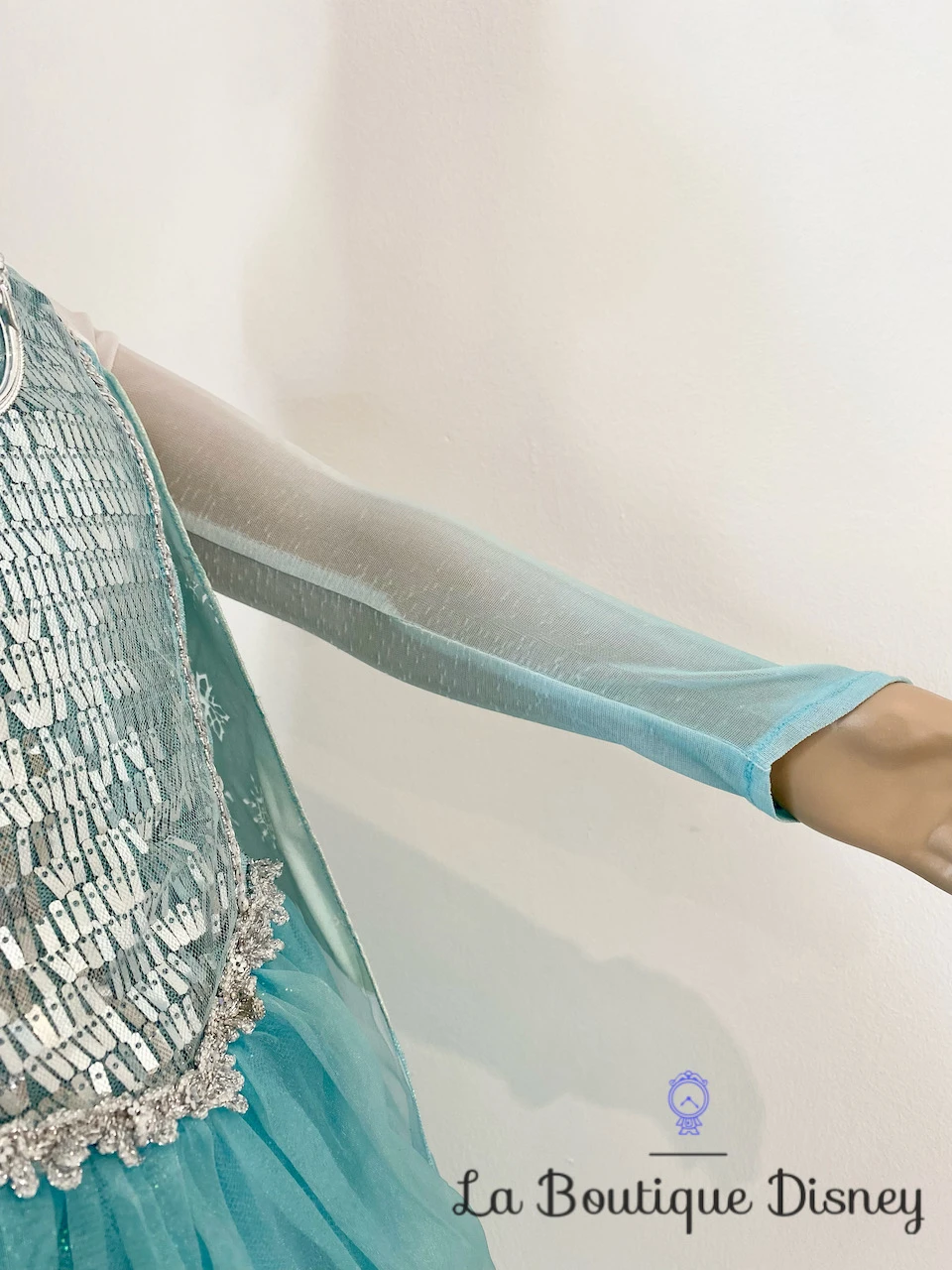 Déguisement Elsa La Reine Des Neiges Disney Store Taille 4 Ans Robe Bleu Cape Strass 8 Déguisement Elsa La Reine Des Neiges Disney Store Taille 4 Ans Robe Bleu Cape Strass – Image 6