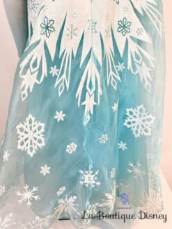 Déguisement Elsa La Reine Des Neiges Disney Store Taille 4 Ans Robe Bleu Cape Strass 12 Déguisement Elsa La Reine Des Neiges Disney Store Taille 4 Ans Robe Bleu Cape Strass -Disney robe deguisement elsa la reine des neiges cape disney store 7