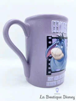 Tasse Bourriquet Eeyore Cinéma Disney Store Exclusive Mug Winnie L'ourson Violet Shy And Retiring -Disney tasse bourriquet cinema disney store mug eeyore shy and retiring behind the scenes violet 4