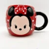 Tasse Minnie Mouse Tsum Tsum Disney Store 2016 Mug Rouge Pois Tête Visage 2 Tasse Minnie Mouse Tsum Tsum Disney Store 2016 Mug Rouge Pois Tête Visage -Disney tasse minnie tsum tsum disney store rouge pois mug 1