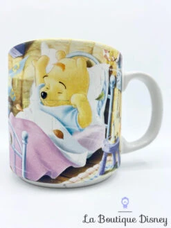 Tasse Scène Winnie L'ourson Disney Store Exclusive Classics 2006 Mug Scène Film Maison Vent