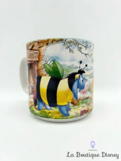 Tasse Scène Winnie L'ourson Pâques Disney Store Exclusive Classics 2006 Mug Scène Film Déguisements Abeilles -Disney tasse scene winnie ourson paques deguisement walt disney store classics 2006 mug scene films abeilles 1